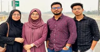 প্রবাসী ছেলের ঘরে ফেরার আনন্দ মুহূর্তেই রূপ নিলো বিষাদে